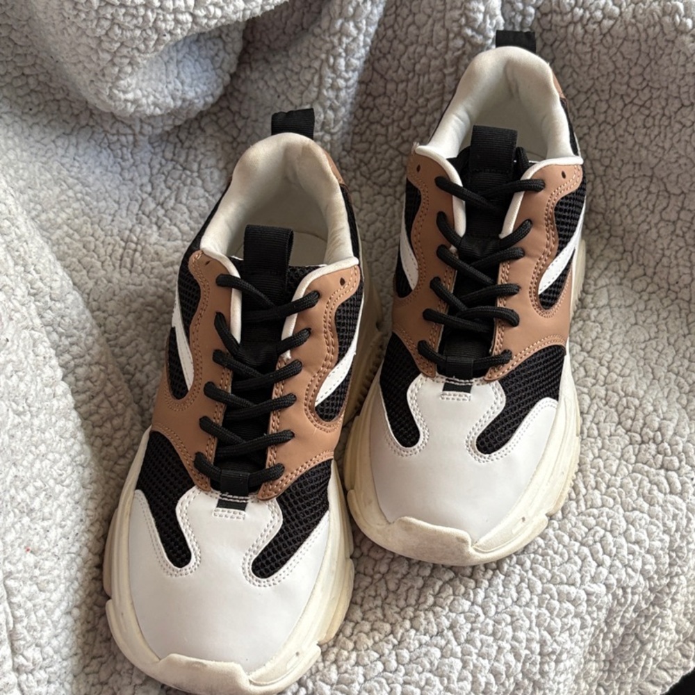 Stylish Women's Sneakers in Black, White, and Tan